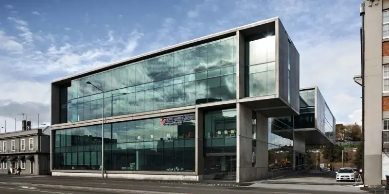 Review-carlaw-commercial