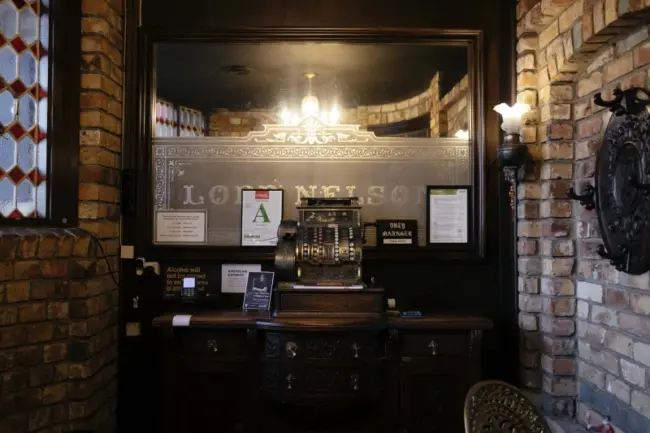 hospitality-tonys-lord-nelson-restaurant