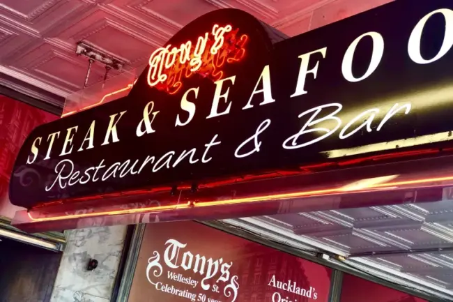 hospitality-tonys-restaurant